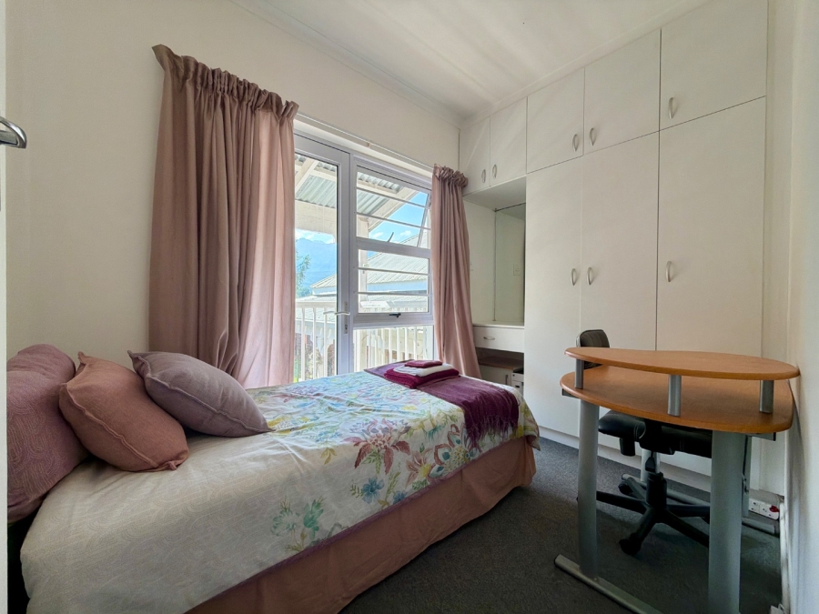 7 Bedroom Property for Sale in Heather Park Western Cape